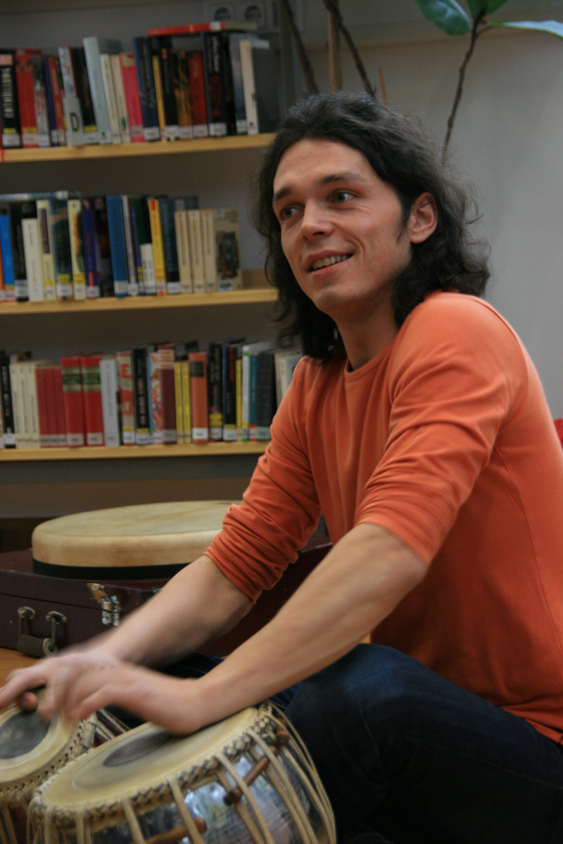 Strumonc che ven da dalunc, sona daimprò