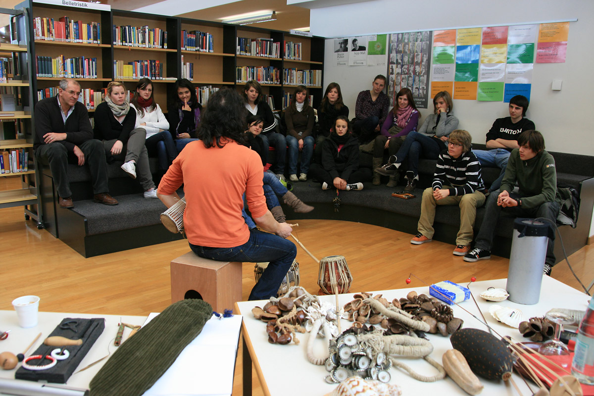 Strumonc che ven da dalunc, sona daimprò