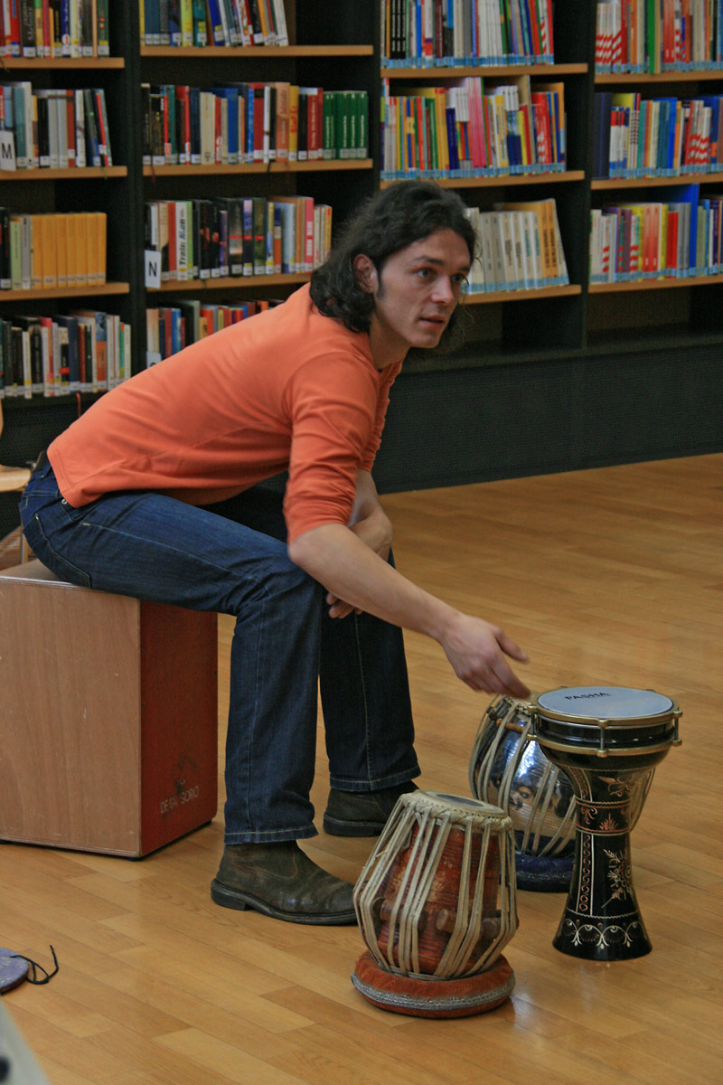 Strumonc che ven da dalunc, sona daimprò