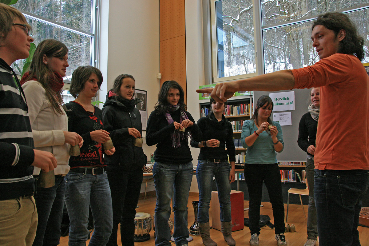 Strumonc che ven da dalunc, sona daimprò