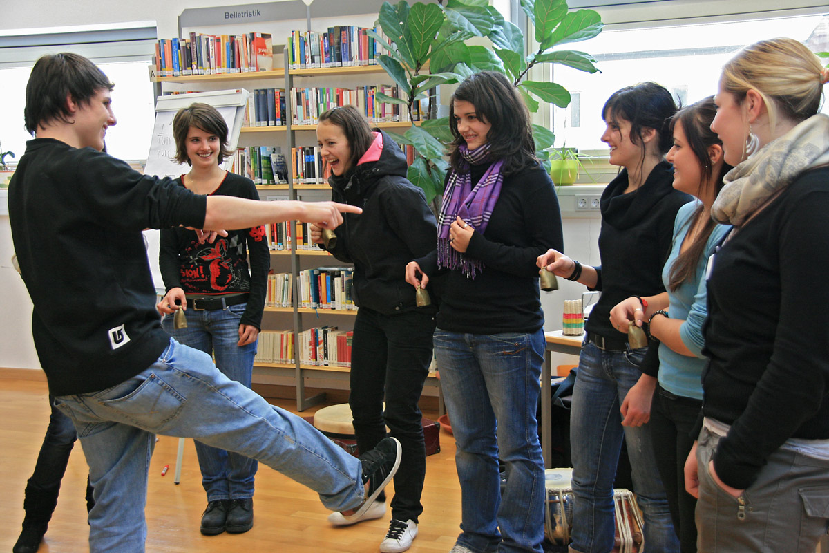 Strumonc che ven da dalunc, sona daimprò