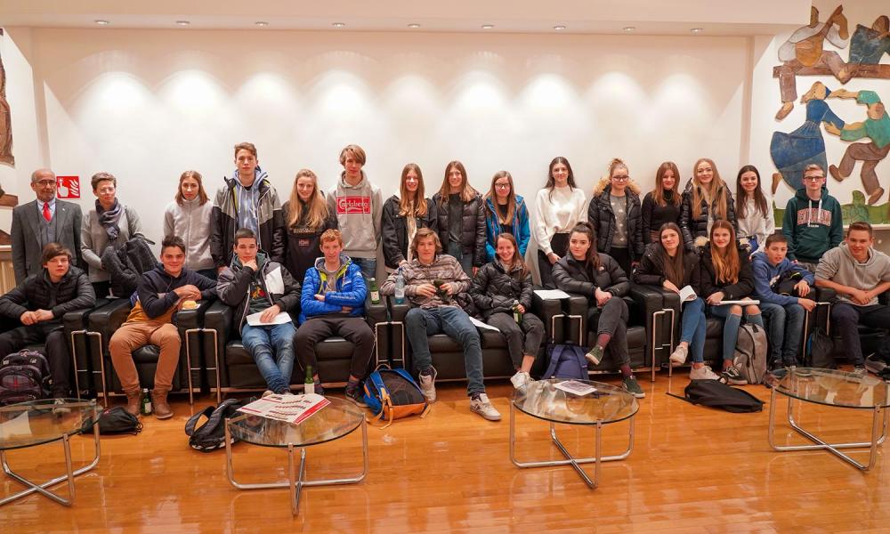 Besuch der Klasse 2 D im Südtiroler Landtag
