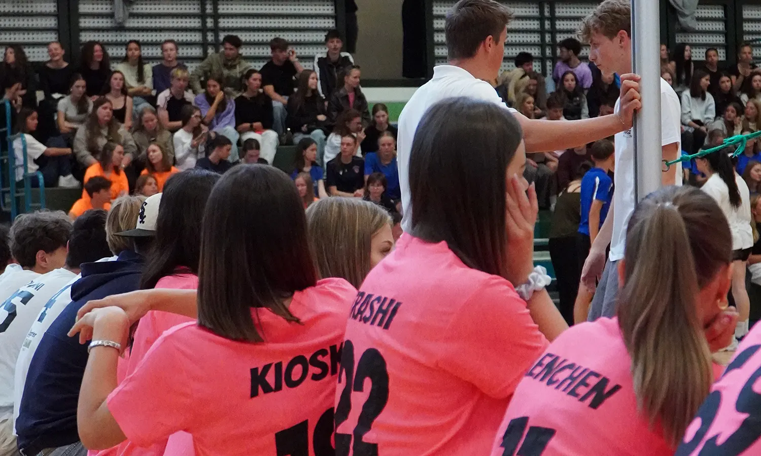 Volleyball - Einige Eindrücke aus der Sporthalle: Schüler beim Spielen