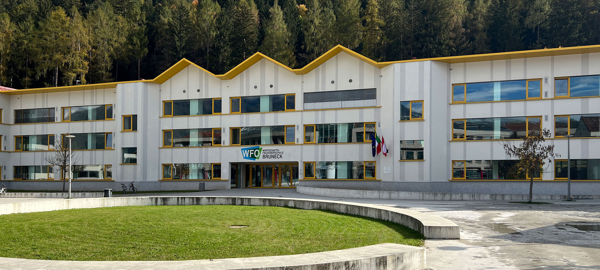 Schulgebäude der WFO Bruneck