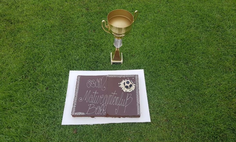 Torte und Pokal
