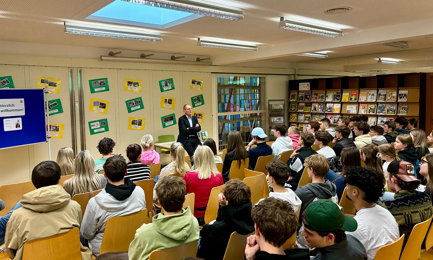 Axel Bisignano beim Beantworten der Fragen der Schüler:innen